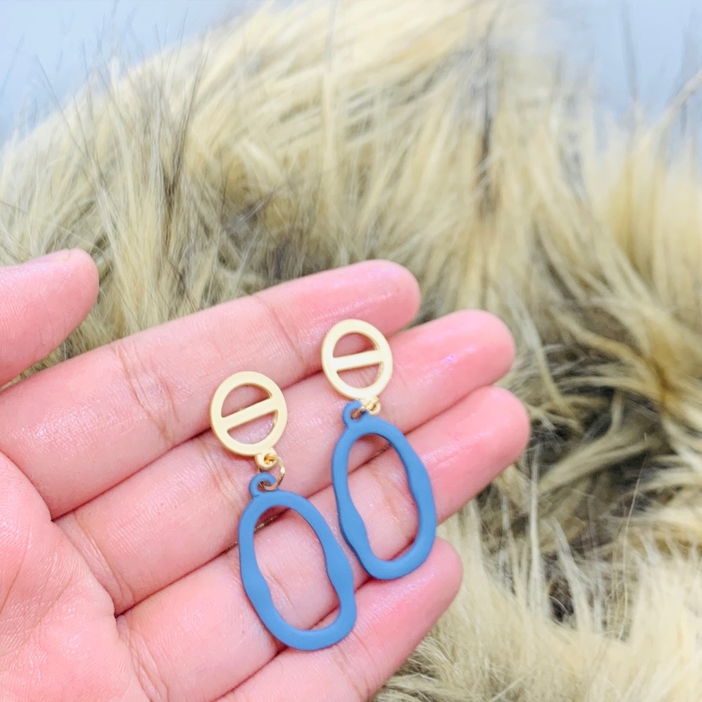3/18💫 Irregular Hollow Acrylic geometric Earring - Picture 1 of 7
